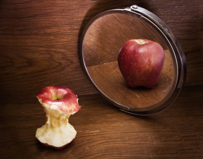apple-core-in-mirror-anorexia-body-image-issues